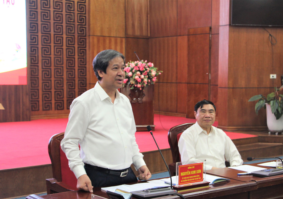 Bộ trưởng Nguyễn Kim Sơn phát biểu tại buổi làm việc. Bộ trưởng Nguyễn Kim Sơn phát biểu tại buổi làm việc.