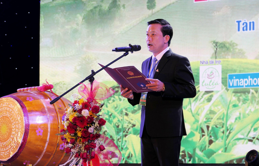 Ông Lò Văn Biên, Phó Chủ tịch UBND huyện Tân Uyên phát biểu khai mạc.