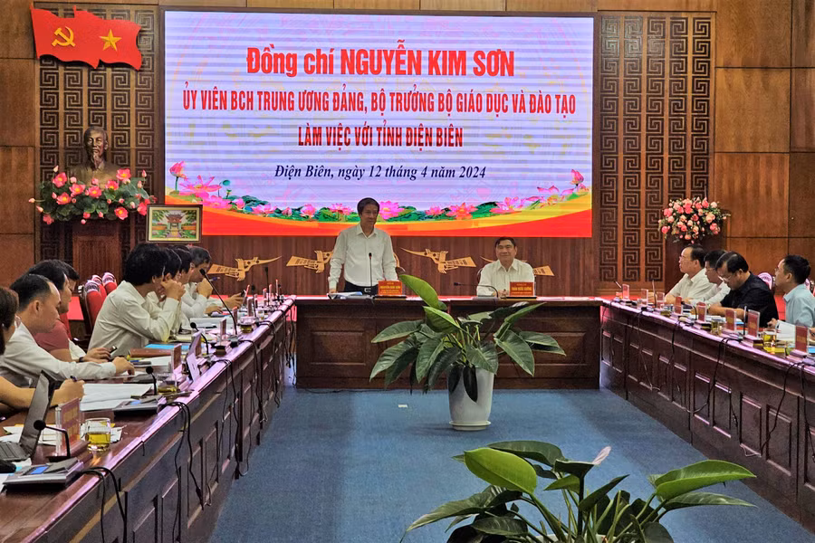 Bộ trưởng Nguyễn Kim Sơn cùng Đoàn công tác của Bộ GD&ĐT đã làm việc với tỉnh Điện Biên.