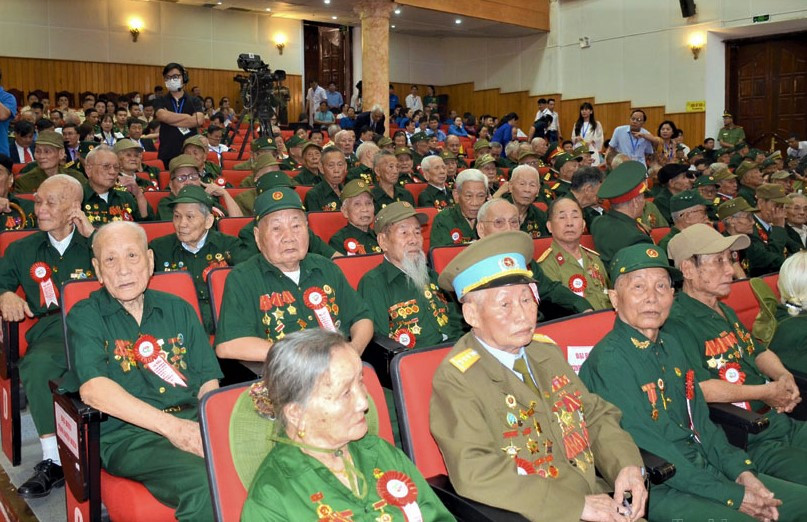 Các đại biểu tham gia chương trình gặp mặt, tri ân.