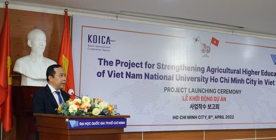 PGS.TS Vũ Hải Quân, Giám đốc ĐHQG TP.HCM phát biểu tại lễ triển khai dự án