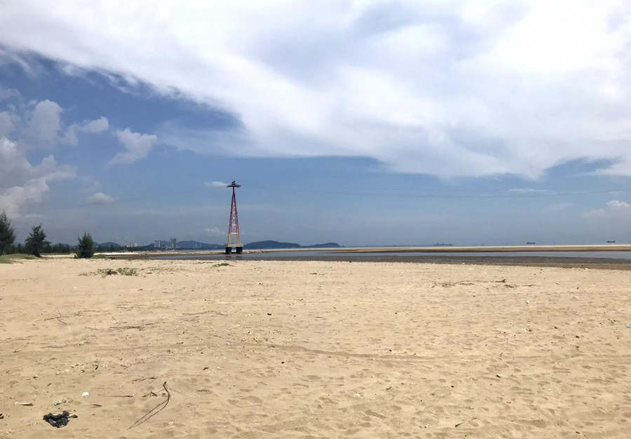 Bãi biển nơi nhóm học sinh bị gặp nạn và được cứu sống.