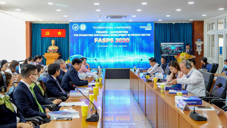 Quang cảnh hội thảo quốc tế Tài chính - kế toán thúc đẩy kinh tế tư nhân phát triển nhanh và bền vững Quang cảnh hội thảo quốc tế Tài chính - kế toán thúc đẩy kinh tế tư nhân phát triển nhanh và bền vững
