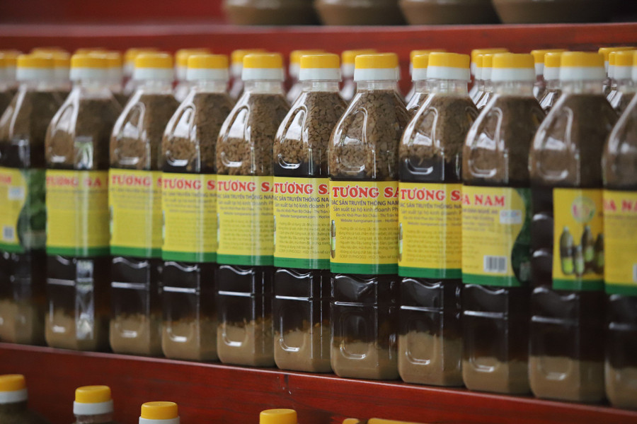 Sản phẩm tương Sa Nam được công nhận đạt tiêu chuẩn OCOP 4 sao. (Ảnh: Phạm Tâm) Sản phẩm tương Sa Nam được công nhận đạt tiêu chuẩn OCOP 4 sao. (Ảnh: Phạm Tâm)