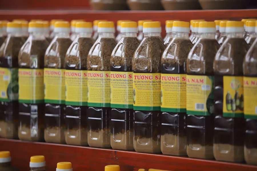 Sản phẩm tương Sa Nam được công nhận đạt tiêu chuẩn OCOP 4 sao. (Ảnh: Phạm Tâm)