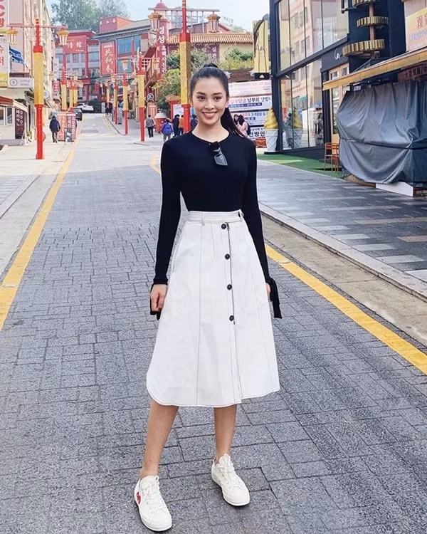 Học lỏm cách diện đồ trắng tinh tế mà không nhàm chán như sao Việt