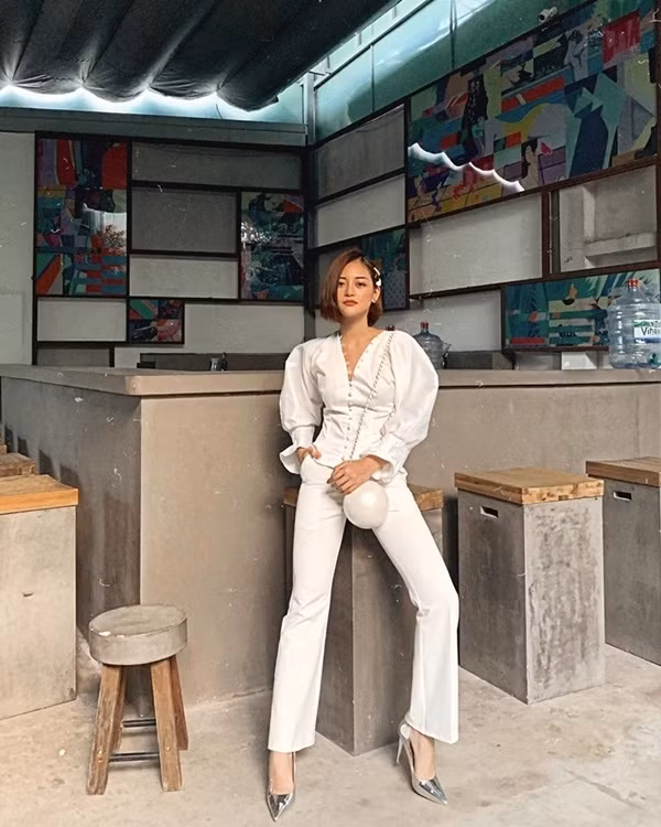 Học lỏm cách diện đồ trắng tinh tế mà không nhàm chán như sao Việt