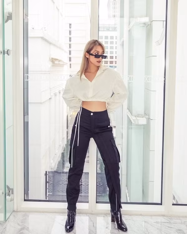 Học lỏm cách diện đồ trắng tinh tế mà không nhàm chán như sao Việt