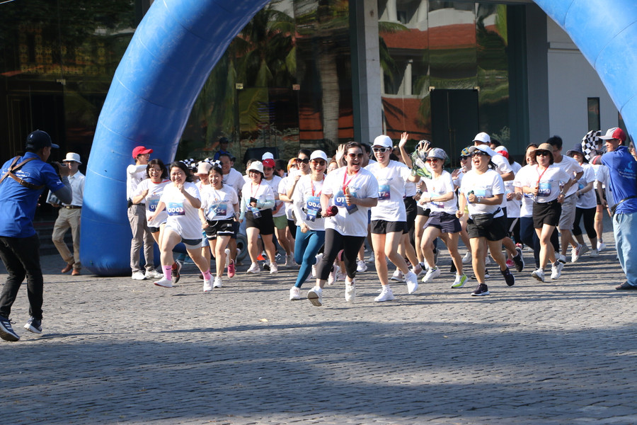 Giải chạy thu hút sự tham gia của đông đảo cán bộ quản lý giáo dục trên toàn quốc.