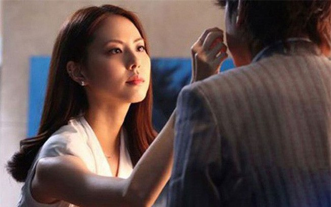 Biết chồng có con riêng bên ngoài, vợ trẻ không đánh ghen mà còn làm hành động khiến ai cũng ngỡ ngàng