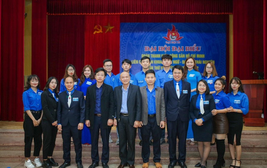 BCH Liên chi đoàn Khoa Ngoại ngữ nhiệm kỳ 2019 – 2022 ra mắt Đại hội.