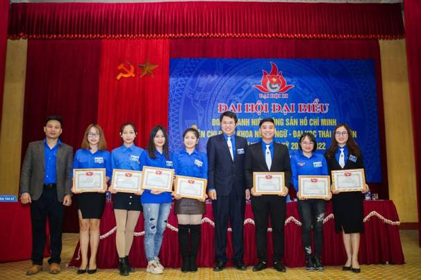 Khen thưởng đoàn viên thanh niên có thành tích xuất sắc trong công tác Đoàn và phong trào thanh niên nhiệm kỳ 2017 - 2019.