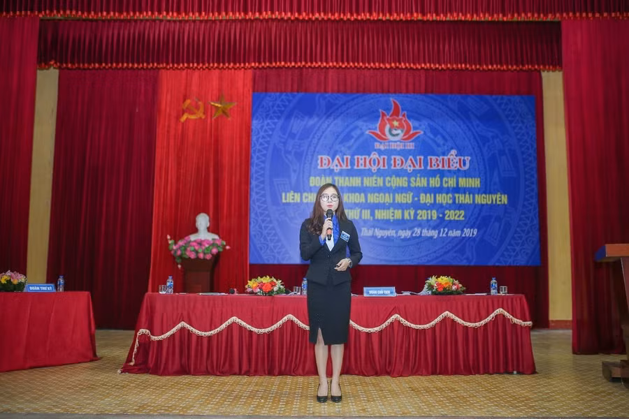 Tham luận tại đại hội của Đoàn viên thanh niên.