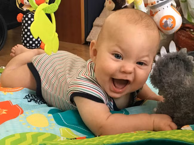 Con trai sơ sinh qua đời trong khi ngủ do đột tử, thế nhưng cặp vợ chồng vẫn cứ khăng khăng làm điều vừa đáng thương, vừa đáng sợ này trong 10 ngày - Ảnh 2. Con trai sơ sinh qua đời trong khi ngủ do đột tử, thế nhưng cặp vợ chồng vẫn cứ khăng khăng làm điều vừa đáng thương, vừa đáng sợ này trong 10 ngày - Ảnh 2.