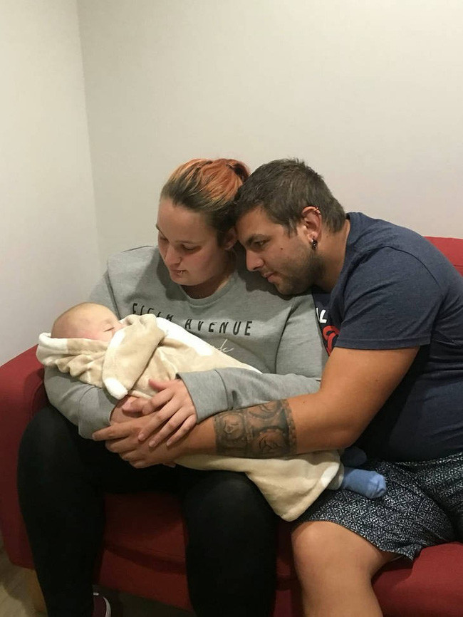 Con trai sơ sinh qua đời trong khi ngủ do đột tử, thế nhưng cặp vợ chồng vẫn cứ khăng khăng làm điều vừa đáng thương, vừa đáng sợ này trong 10 ngày - Ảnh 5. Con trai sơ sinh qua đời trong khi ngủ do đột tử, thế nhưng cặp vợ chồng vẫn cứ khăng khăng làm điều vừa đáng thương, vừa đáng sợ này trong 10 ngày - Ảnh 5.