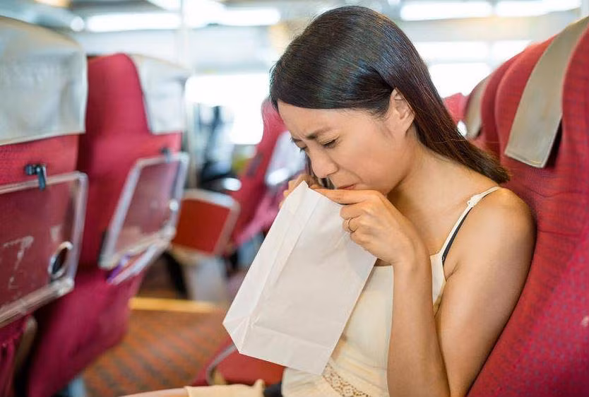 Đừng dại ăn những thực phẩm này trước khi lên xe nếu không muốn nôn thốc nôn tháo ảnh 1