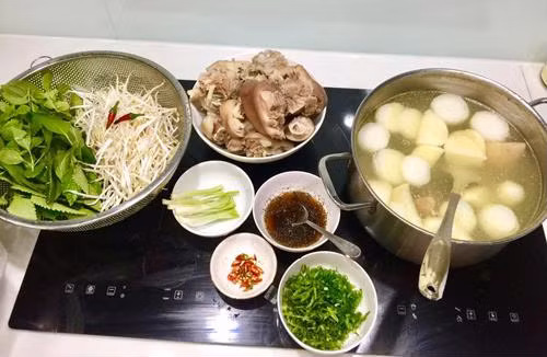 Bánh canh giò heo thơm ngon khó cưỡng cho ngày nghỉ lễ ảnh 1