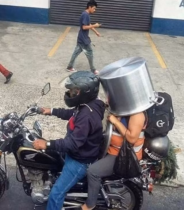 Hoảng hồn với những nhân tố thích gây cười nơi công cộng - Hình 1