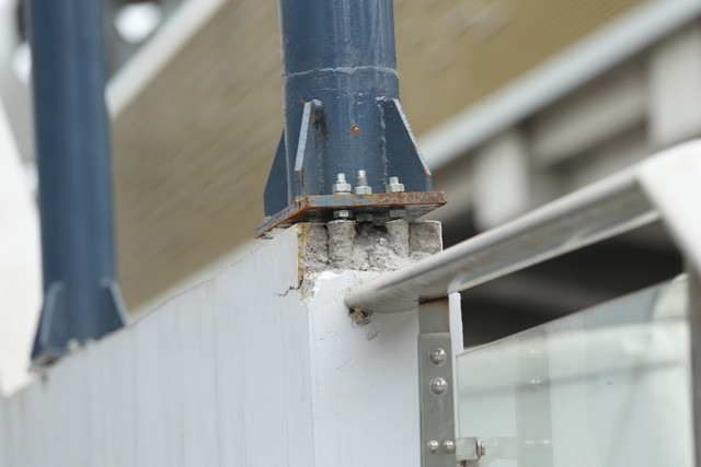 nhiều đoạn đã lắp xong phần khung mái che cầu thang vẫn đang trong giai đoạn hoàn thiện nhiều đoạn đã lắp xong phần khung mái che cầu thang vẫn đang trong giai đoạn hoàn thiện