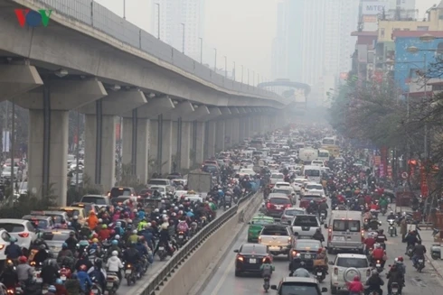 Cấm xe máy, cấm ô tô và thói quen đi lại hình thành từ “kinh tế vỉa hè”