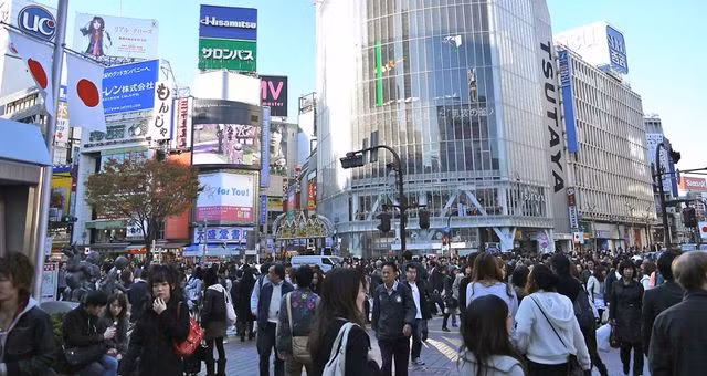 Nhà ga Shibuya là nơi cực kỳ đông người qua lại