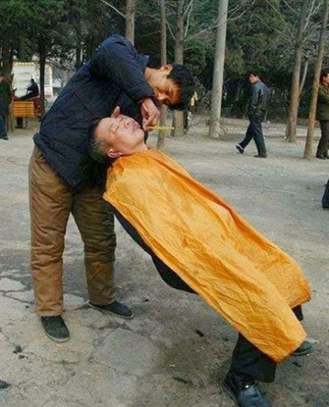 Choáng với những kiểu tóc độc lạ của các ‘nhà tạo mẫu tóc tại gia’ ảnh 6 Choáng với những kiểu tóc độc lạ của các ‘nhà tạo mẫu tóc tại gia’ ảnh 6