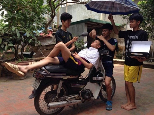 Choáng với những kiểu tóc độc lạ của các ‘nhà tạo mẫu tóc tại gia’ ảnh 7 Choáng với những kiểu tóc độc lạ của các ‘nhà tạo mẫu tóc tại gia’ ảnh 7