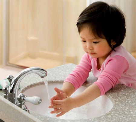 Rèn thói quen giữ vệ sinh tay phòng nhiễm giun