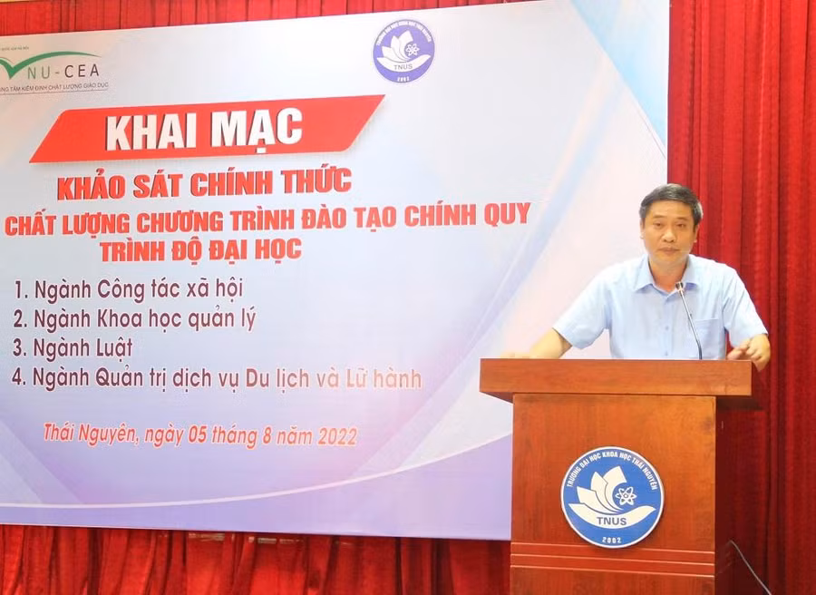 PGS.TS Nguyễn Văn Đăng - Hiệu trưởng trường Đại học Khoa học (ĐH Thái Nguyên) phát biểu tại buổi làm việc.