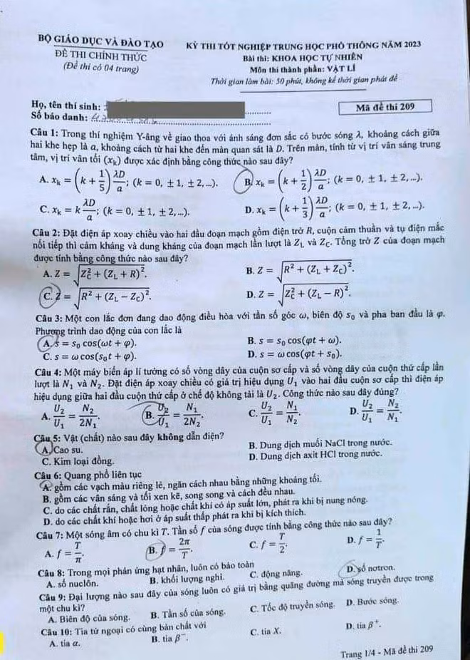 Đề thi và gợi ý lời giải môn Vật lý thi tốt nghiệp THPT năm 2023 ảnh 3