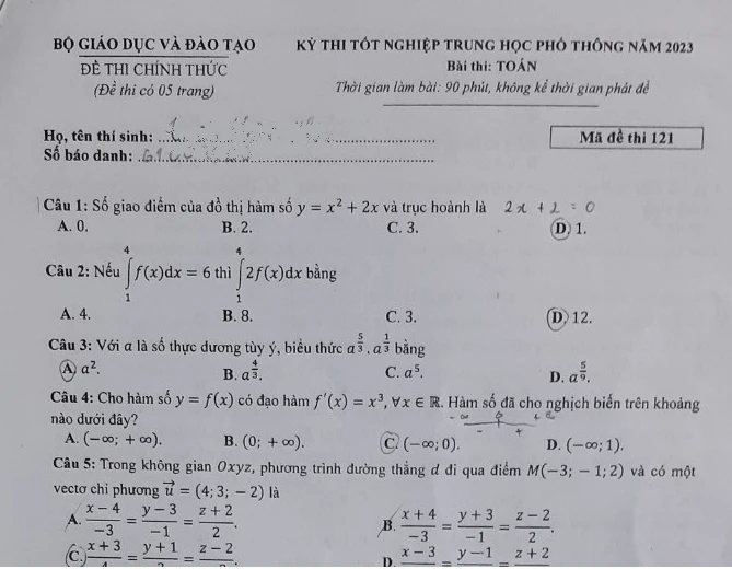 Thí sinh tại điểm thi Trường Phan Huy Chú (Hà Nội). Ảnh Khôi Nguyên.