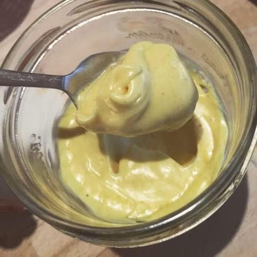 Tự làm mayonnaise chất lượng khỏi chê cho món ăn thơm ngon béo ngậy ảnh 3 mayonnaise-blogtamsuvn6