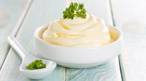 Tự làm mayonnaise chất lượng khỏi chê cho món ăn thơm ngon béo ngậy ảnh 5 mayonnaise-blogtamsuvn5