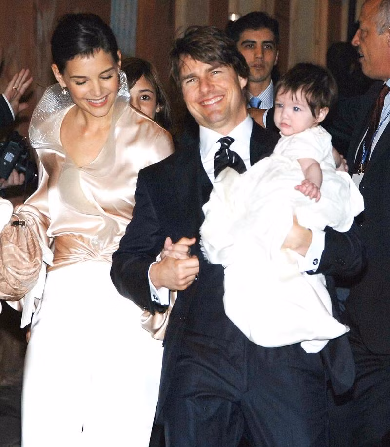 Suri khi còn nhỏ (ảnh: Hollywoodlife).