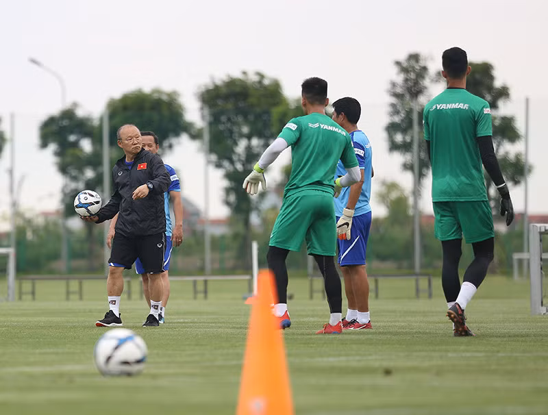 Cùng lúc phải gánh U22 Việt Nam hướng đến HCV SEA Games