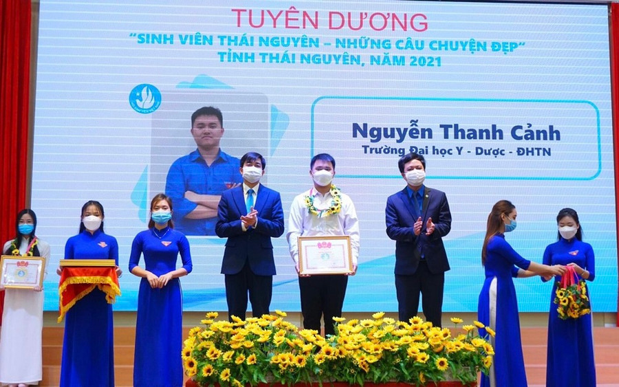 Hội Sinh viên tỉnh Thái Nguyên tuyên dương “Sinh viên 5 tốt” cấp tỉnh năm 2021.