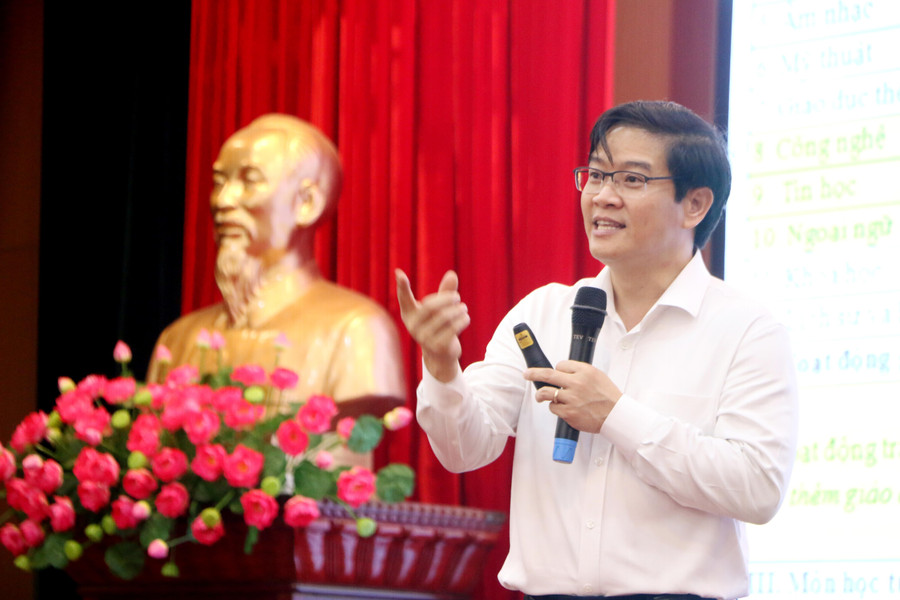 TS Thái Văn Tài - Vụ trưởng Vụ Giáo dục tiểu học nhấn mạnh tới các yếu tố ảnh hưởng tới việc thực hiện chương trình mới.