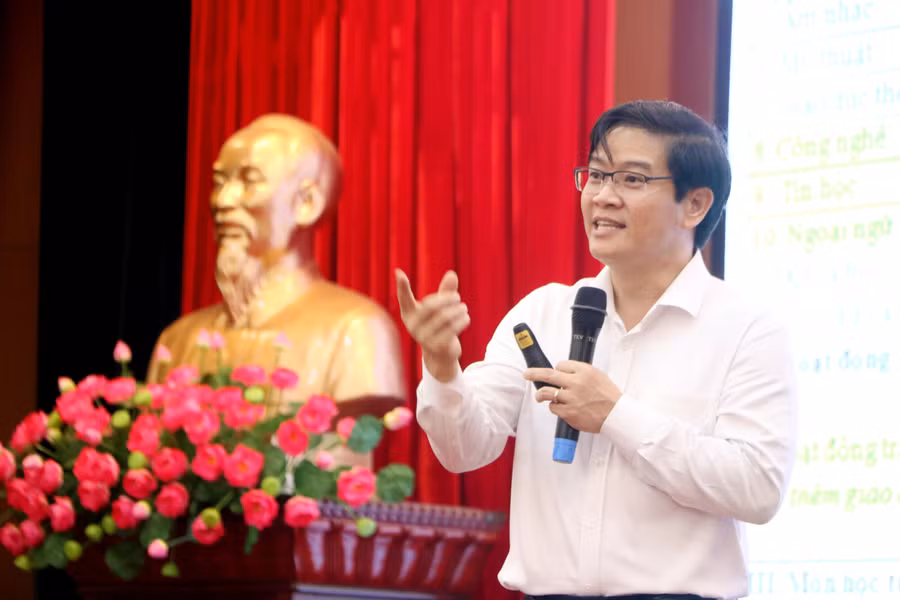 TS Thái Văn Tài - Vụ trưởng Vụ Giáo dục tiểu học nhấn mạnh tới các yếu tố ảnh hưởng tới việc thực hiện chương trình mới.