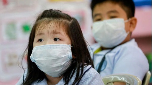 Các nhà trường đẩy mạnh tuyên truyền phòng tránh virus Corona, nhiều học sinh đeo khẩu trang trong lớp