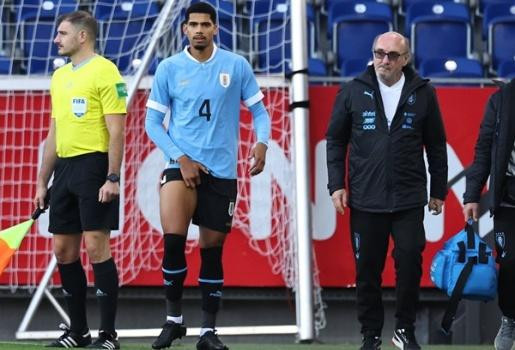 Ronald Araujo là cầu thủ mới nhất của Barcelona bị chấn thương khi về thi đấu cho đội tuyển quốc gia Ronald Araujo là cầu thủ mới nhất của Barcelona bị chấn thương khi về thi đấu cho đội tuyển quốc gia