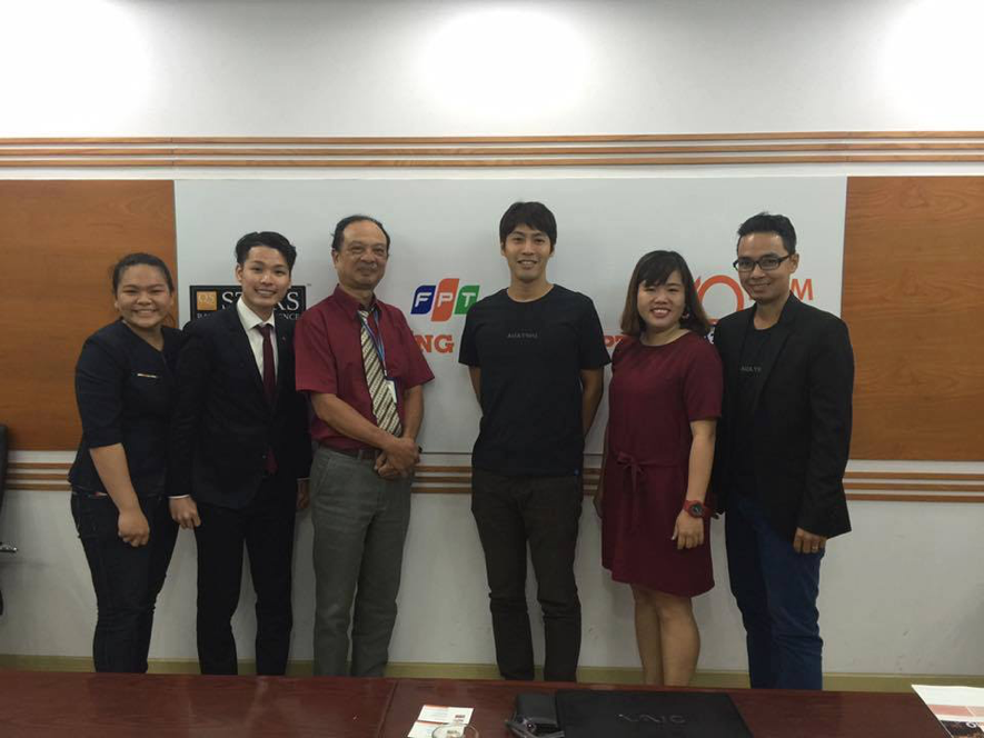 Sau khi về Việt Nam, Toàn đem những cơ hội nghề nghiệp tại công ty Toàn làm việc đến sinh viên Đại học FPT.