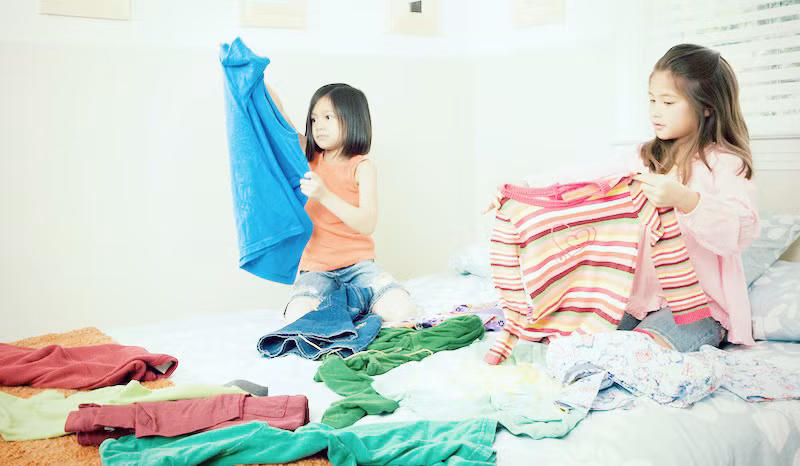 Cha mẹ cần sớm giáo dục trẻ cách tự lập trong công việc hàng ngày