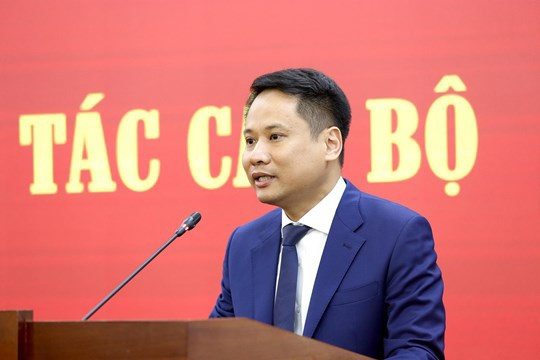 Tân Tổng Biên tập Tạp chí Mặt trận Trương Thành Trung phát biểu nhận nhiệm vụ. Tân Tổng Biên tập Tạp chí Mặt trận Trương Thành Trung phát biểu nhận nhiệm vụ.