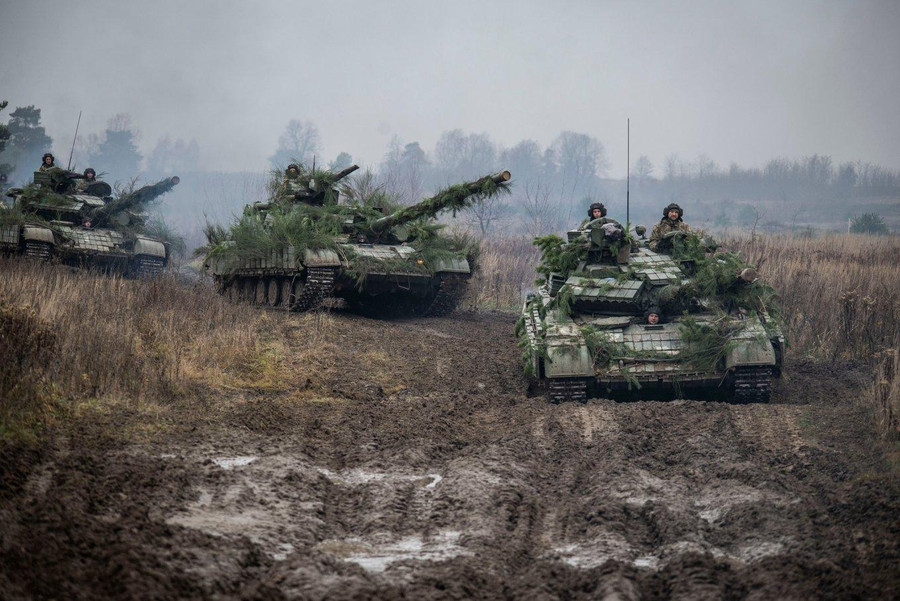 Đoàn xe tăng T-64 của Lữ đoàn 93 Ukraine trong cuộc tập trận Zametil-2022, tháng 2/2022 Đoàn xe tăng T-64 của Lữ đoàn 93 Ukraine trong cuộc tập trận Zametil-2022, tháng 2/2022