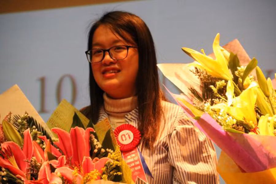 Nguyễn Thùy Linh - quán quân Slam thơ Việt Nam 2019