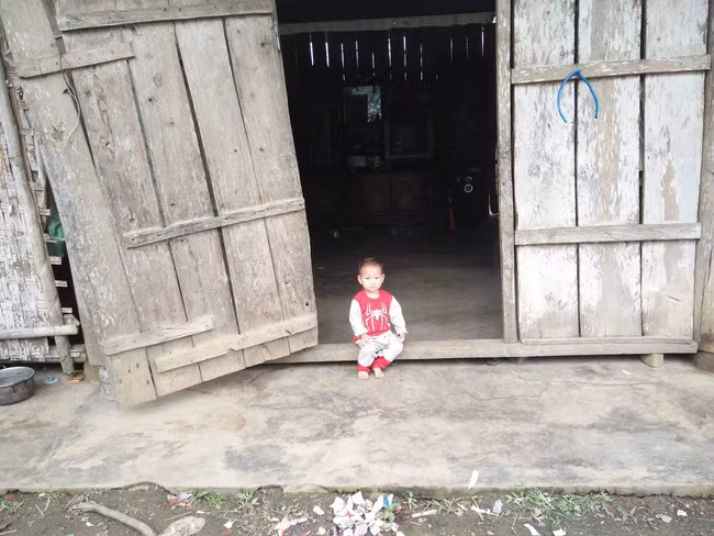 Bé trai 2 tuổi sợ hãi, khóc thét sau 2 tháng gặp lại bố bị tai nạn giao thông - Ảnh 11.