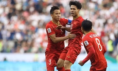 Công Phượng ghi bàn trong trận gặp Jordan ở vòng 1/8 giải ASEAN Cup. Ảnh: Anh Khoa