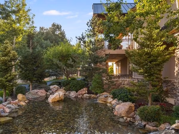 biet thu 603 ty cua "trieu phu trung so doc dac" co gi dac biet? - 16