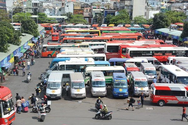 Xe khách Tết đua nhau bắt chẹt hành khách