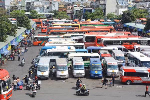 Xe khách Tết đua nhau bắt chẹt hành khách